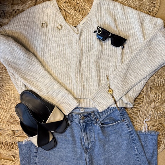 Project Basic Women Cream Ribbed V-Neck Cropped Sweater Size S Cozy Knit - Picture 4 of 4